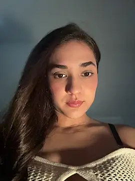 Snapshot of CuteeRose chatting on 05-15-26, 04:36 CuteeRose online show from 05-15-26, 04:36