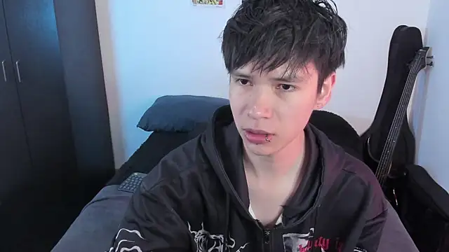 Snapshot of Aventure_Twinks chatting on 06-27-26, 12:04 Aventure Twinks online show from 06-27-26, 12:04
