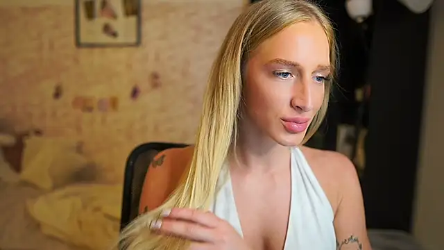 Nicolette  Shea  online show from 11-29-25, 02:53