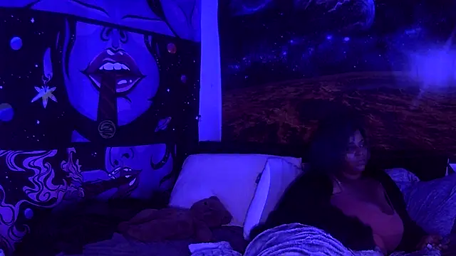 AutumnHart online show from 12-23-24, 10:55