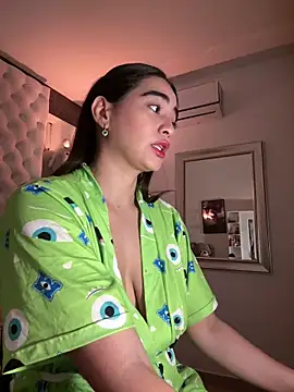 Snapshot of ZarahEvans chatting on 02-15-25, 08:33 ZarahEvans online show from 02-15-25, 08:33