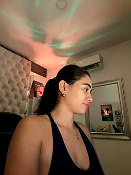 Snapshot of ZarahEvans chatting on 10-15-25, 08:20 ZarahEvans online show from 10-15-25, 08:20