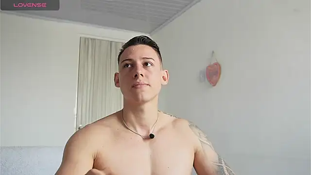Snapshot of Muscle_King_Cum chatting on 04-24-26, 02:19 Muscle King Cum online show from 04-24-26, 02:19