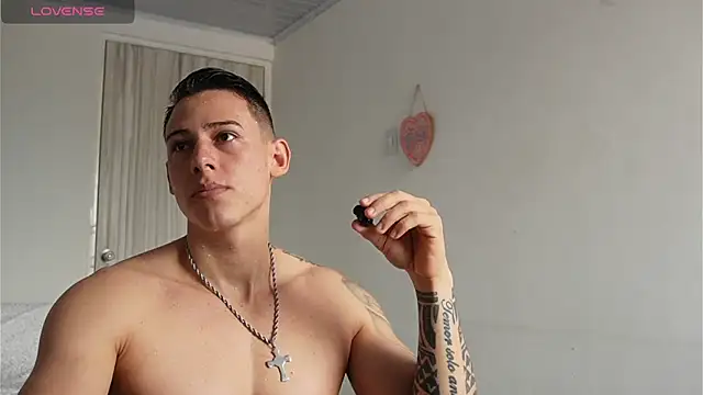 Snapshot of Muscle_King_Cum chatting on 04-25-26, 03:42 Muscle King Cum online show from 04-25-26, 03:42