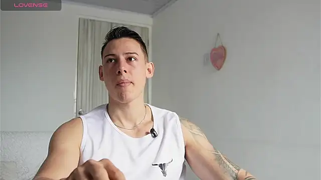 Snapshot of Muscle_King_Cum chatting on 04-28-26, 01:16 Muscle King Cum online show from 04-28-26, 01:16