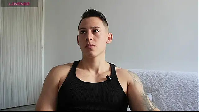 Snapshot of Muscle_King_Cum chatting on 04-30-26, 02:45 Muscle King Cum online show from 04-30-26, 02:45