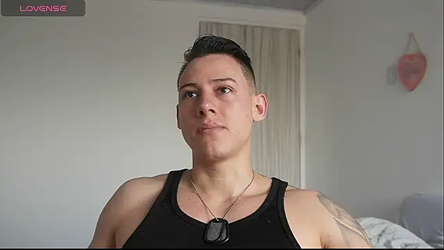 Snapshot of Muscle_King_Cum chatting on 05-01-26, 01:26 Muscle King Cum online show from 05-01-26, 01:26
