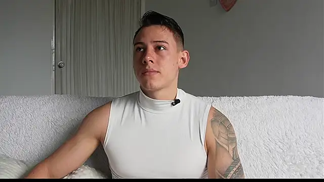 Snapshot of Muscle_King_Cum chatting on 05-11-26, 02:45 Muscle King Cum online show from 05-11-26, 02:45