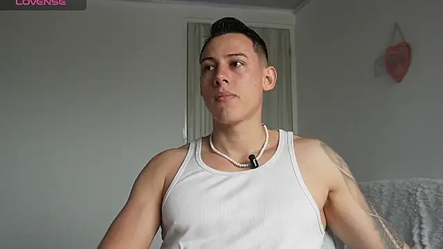 Snapshot of Muscle_King_Cum chatting on 05-21-26, 02:02 Muscle King Cum online show from 05-21-26, 02:02