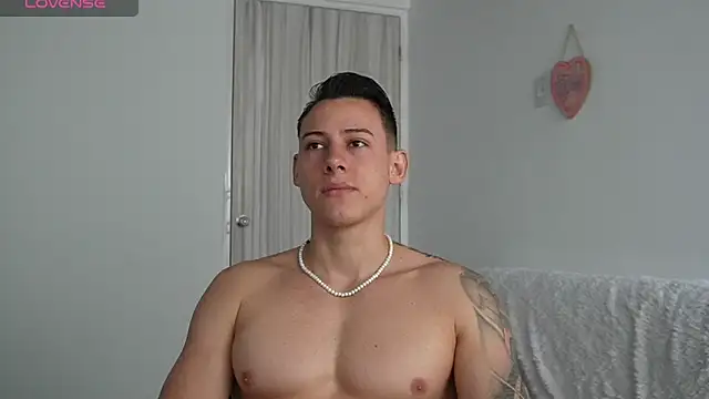 Snapshot of Muscle_King_Cum chatting on 05-25-26, 01:50 Muscle King Cum online show from 05-25-26, 01:50