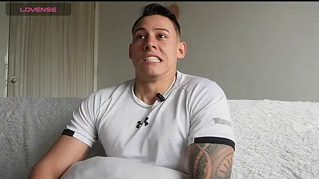 Snapshot of Muscle_King_Cum chatting on 05-28-26, 12:57 Muscle King Cum online show from 05-28-26, 12:57