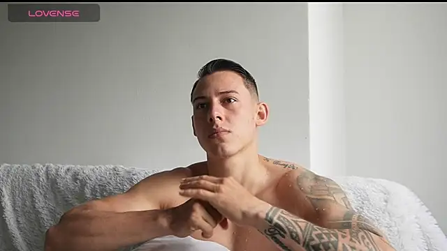 Snapshot of Muscle_King_Cum chatting on 05-29-26, 01:53 Muscle King Cum online show from 05-29-26, 01:53