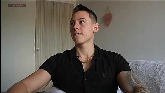 Snapshot of Muscle_King_Cum chatting on 06-02-26, 01:24 Muscle King Cum online show from 06-02-26, 01:24