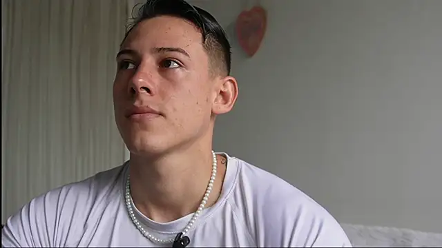 Snapshot of Muscle_King_Cum chatting on 06-09-26, 01:56 Muscle King Cum online show from 06-09-26, 01:56