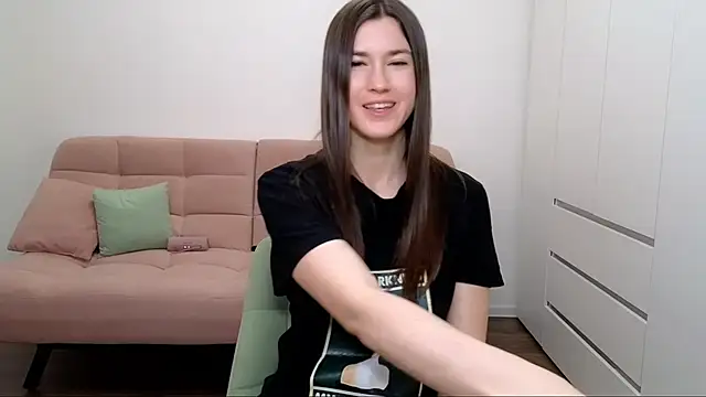 Snapshot of AliciaNewell chatting on 02-25-25, 12:03 AliciaNewell online show from 02-25-25, 12:03
