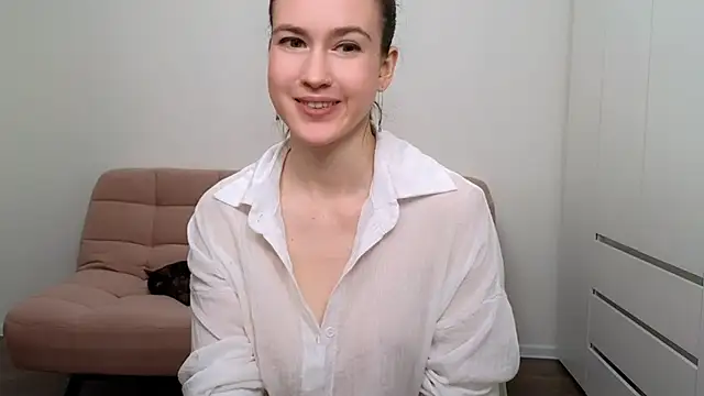 Snapshot of AliciaNewell chatting on 03-15-25, 05:30 AliciaNewell online show from 03-15-25, 05:30
