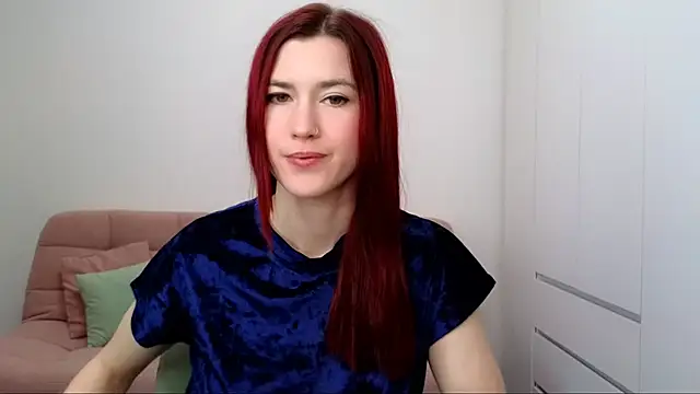 Snapshot of AliciaNewell chatting on 09-20-25, 08:15 AliciaNewell online show from 09-20-25, 08:15
