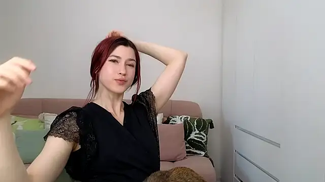 Snapshot of AliciaNewell chatting on 10-18-25, 10:49 AliciaNewell online show from 10-18-25, 10:49