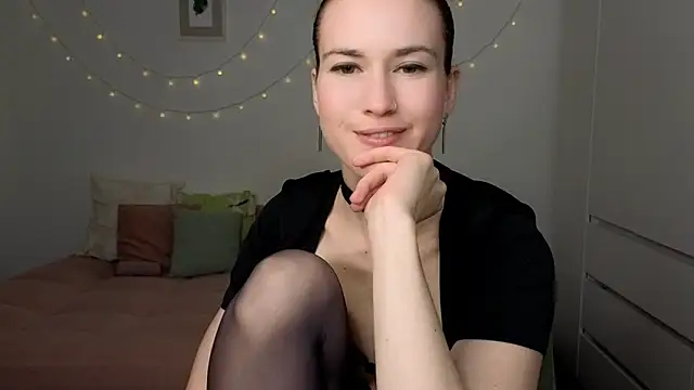 AliciaNewell online show from 04-18-26, 07:07