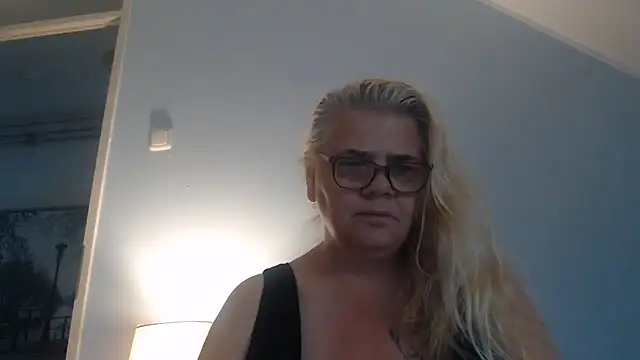 Snapshot of hotladymoon chatting on 07-26-26, 08:54 hotladymoon online show from 07-26-26, 08:54