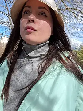 Snapshot of dreams4u chatting on 03-12-25, 09:23 dreams4u online show from 03-12-25, 09:23