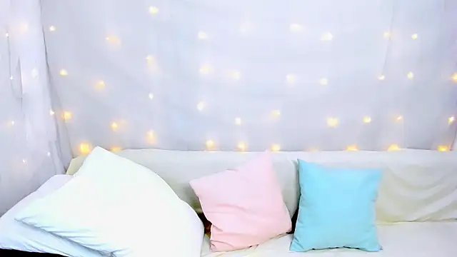 Lily Daviss online show from 12-17-25, 03:01