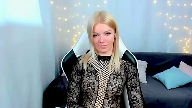 Lily Daviss online show from 04-21-26, 03:02