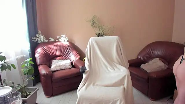Snapshot of KaylaLaine chatting on 04-24-26, 06:27 KaylaLaine online show from 04-24-26, 06:27