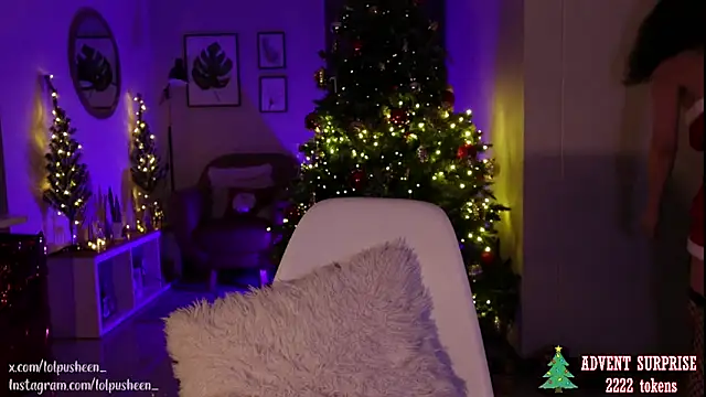 Snapshot of JulietteDee chatting on 12-25-24, 02:14 JulietteDee online show from 12-25-24, 02:14