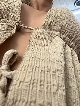 LikaCat online show from 04-01-26, 02:01