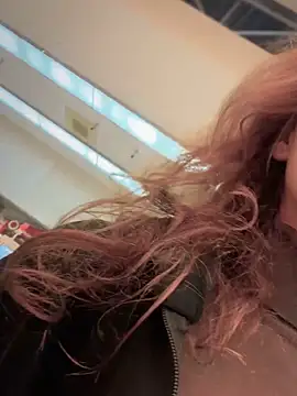 QuitieLia online show from 10-22-25, 08:14