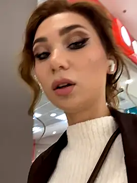 QuitieLia online show from 11-06-25, 02:18