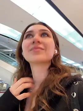 QuitieLia online show from 04-13-26, 07:25