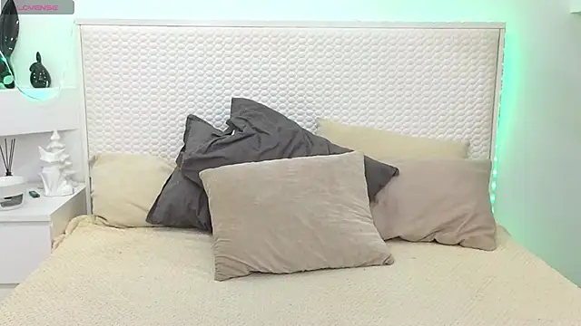 Snapshot of Eva_Rogers_ chatting on 12-11-24, 02:11 Eva Rogers  online show from 12-11-24, 02:11