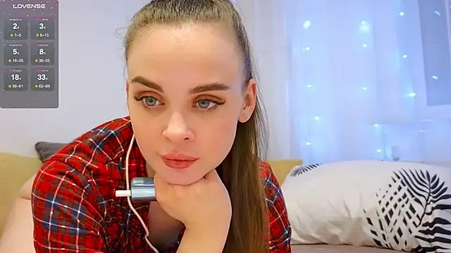 Snapshot of KristenSayles chatting on 12-25-24, 11:31 KristenSayles online show from 12-25-24, 11:31