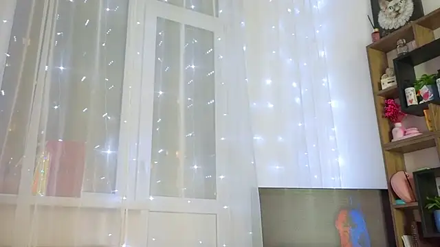 Snapshot of KristenSayles chatting on 02-21-25, 07:32 KristenSayles online show from 02-21-25, 07:32