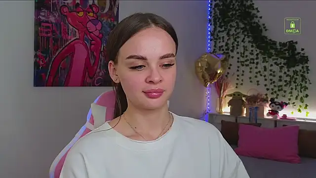 Snapshot of KristenSayles chatting on 09-16-25, 06:20 KristenSayles online show from 09-16-25, 06:20