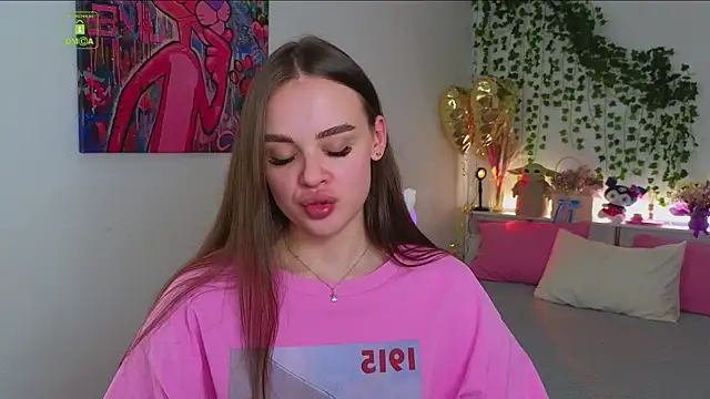 Snapshot of KristenSayles chatting on 09-20-25, 02:29 KristenSayles online show from 09-20-25, 02:29