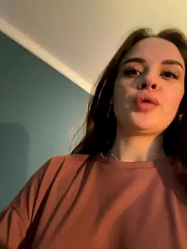 Snapshot of KristenSayles chatting on 09-21-25, 02:51 KristenSayles online show from 09-21-25, 02:51