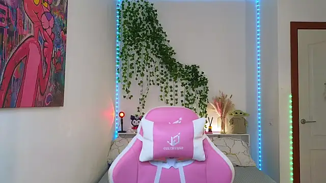 Snapshot of KristenSayles chatting on 10-26-25, 05:19 KristenSayles online show from 10-26-25, 05:19