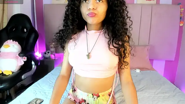 Winnifer Gonzal online show from 03-18-25, 04:04