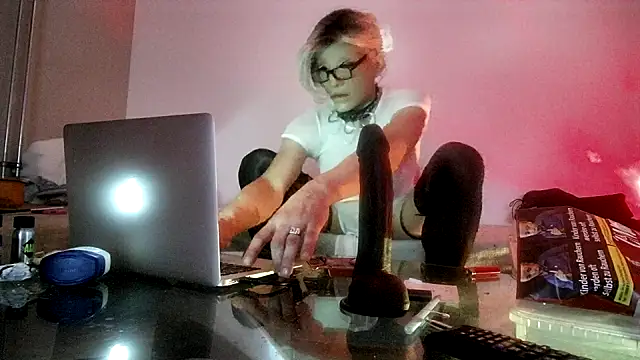 Snapshot of CharlotteVixxens chatting on 02-08-25, 11:13 CharlotteVixxens online show from 02-08-25, 11:13