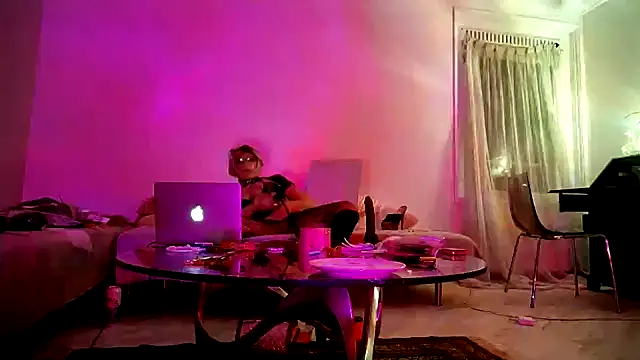 Snapshot of CharlotteVixxens chatting on 02-26-25, 11:15 CharlotteVixxens online show from 02-26-25, 11:15