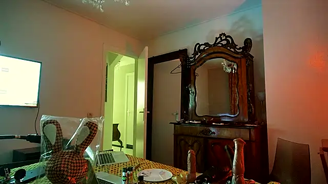 Snapshot of CharlotteVixxens chatting on 11-21-25, 01:37 CharlotteVixxens online show from 11-21-25, 01:37