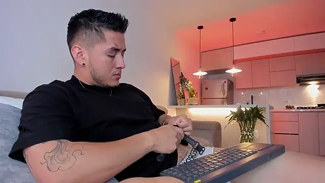 Snapshot of Chriskyle_ chatting on 12-05-24, 01:28 Chriskyle  online show from 12-05-24, 01:28