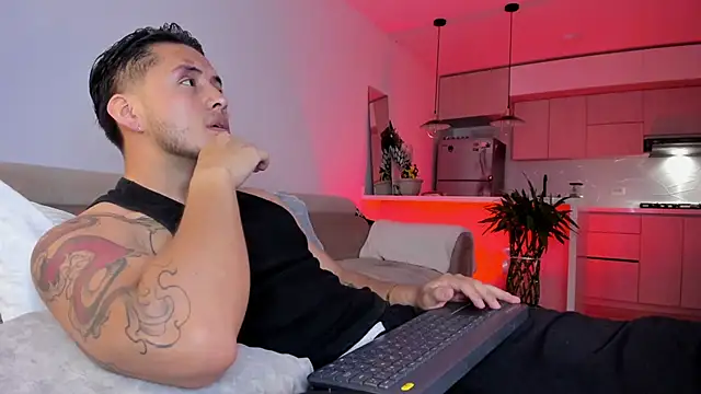 Snapshot of Chriskyle_ chatting on 09-23-25, 12:24 Chriskyle  online show from 09-23-25, 12:24