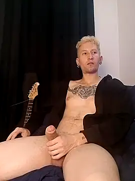 Snapshot of Vlad_goetia chatting on 10-22-25, 11:15 Vlad goetia online show from 10-22-25, 11:15
