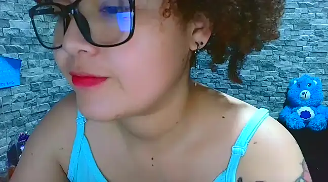 Snapshot of vanellope12 chatting on 12-18-24, 05:42 vanellope12 online show from 12-18-24, 05:42