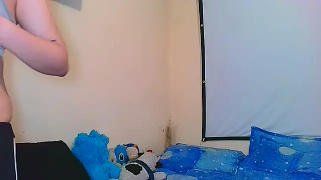 Snapshot of vanellope12 chatting on 06-05-26, 05:58 vanellope12 online show from 06-05-26, 05:58