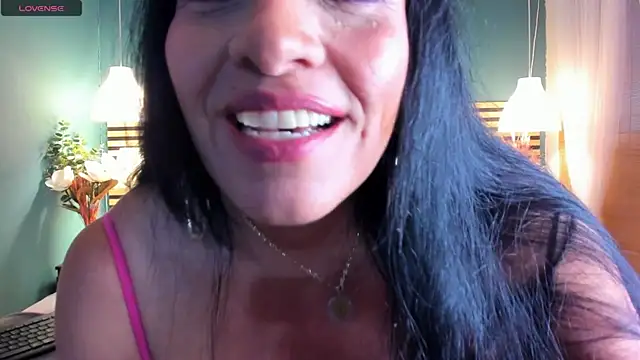 Snapshot of Luisa_Sweet2 chatting on 10-09-25, 02:26 Luisa Sweet2 online show from 10-09-25, 02:26